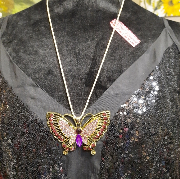 New  Elegant Gold and Purple Butterfly Pendant Necklace - Picture 2 of 7